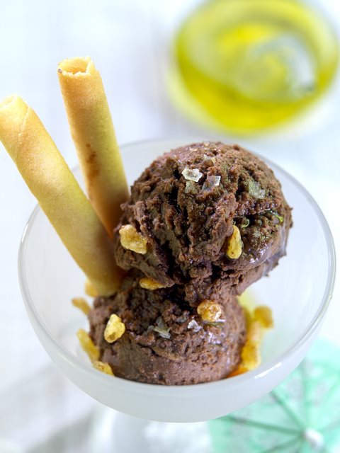 Helado de chocolate con nuestro aceite de oliva virgen extra