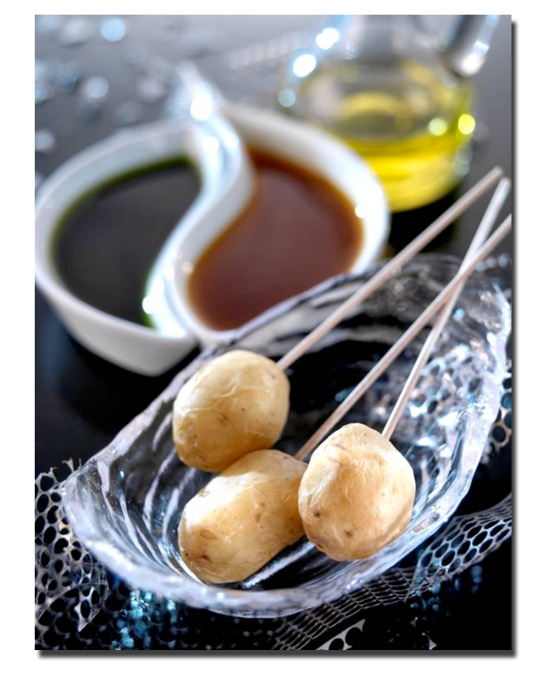 Papas arrugás con mojo verde y rojo