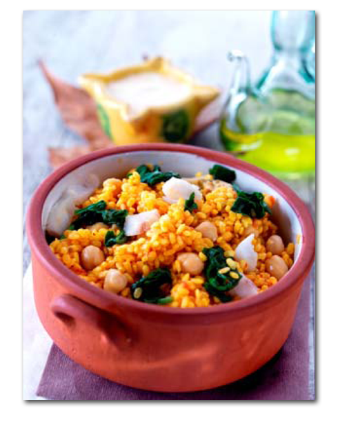 Cazuela de arroz con espinacas, garbanzos y bacalao