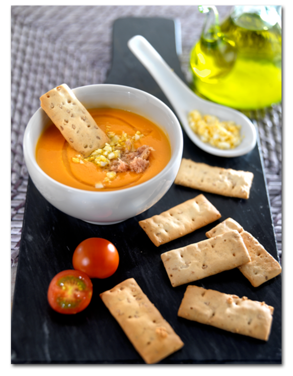 Salmorejo con atún y aceite de oliva virgen extra